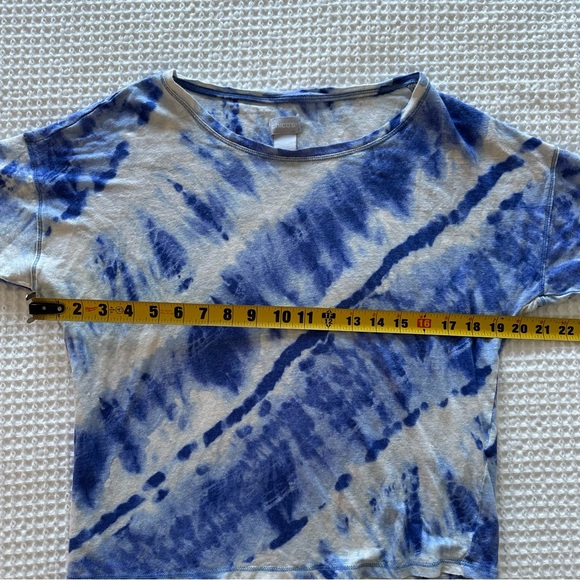 Chico's Women's Size 1 Linen Tie-Dye Relaxed  Tee Short Sleeve Lightweight Blue - Picture 8 of 9